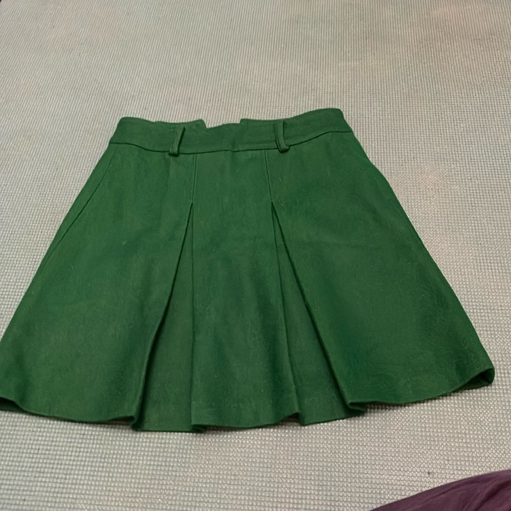 Green Retro style pleated wool skirt.